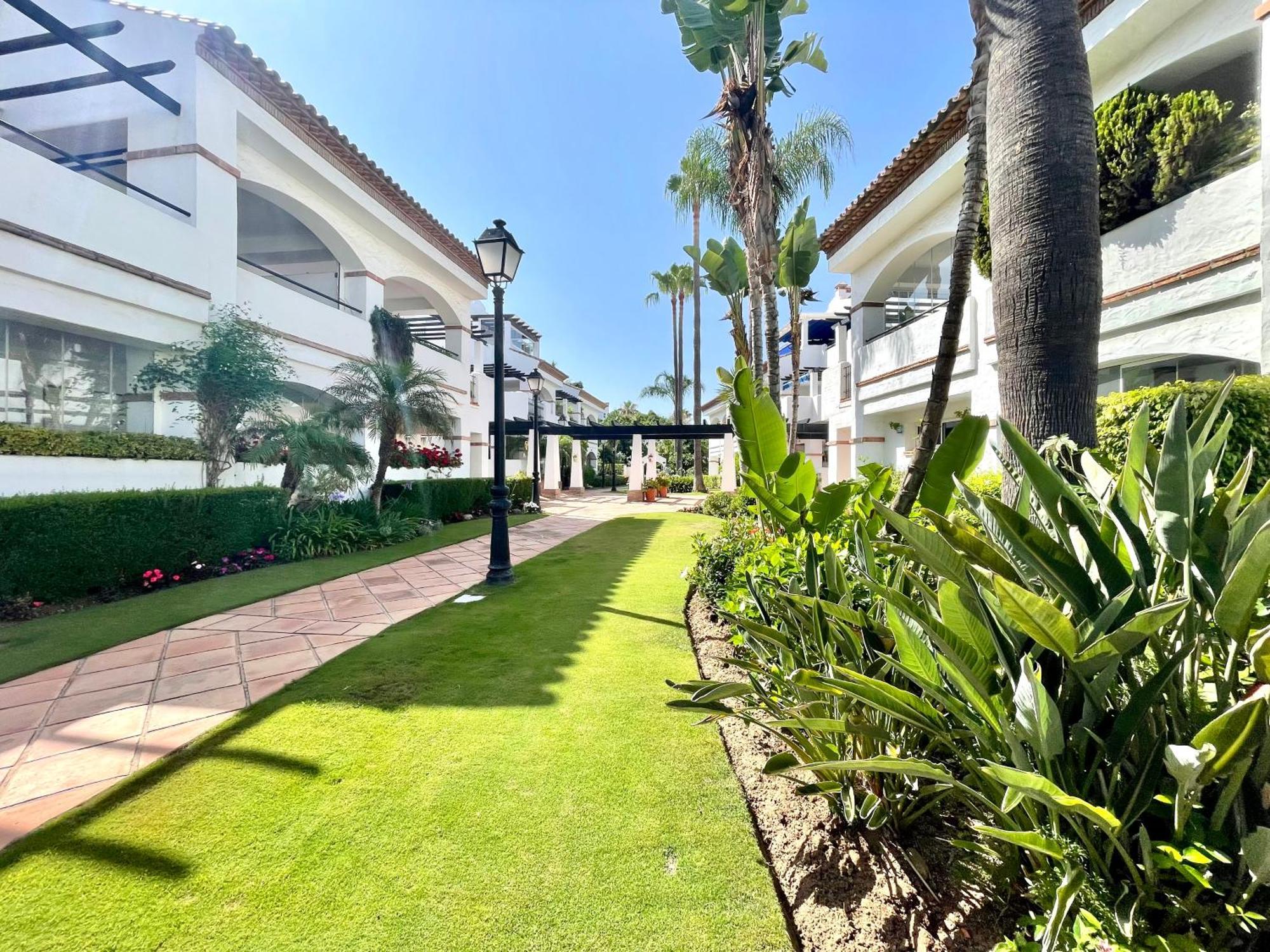 Solguest Apt A 7 Minutos De Puerto Banus 1ª Linea Playa!!! Marbella Bagian luar foto